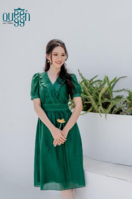Alternative view of Đầm tơ cổ tim xếp ly D0220