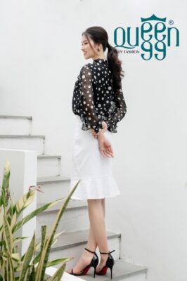 Alternative view of Chân váy ngang gối  màu trắng/đen CV01202