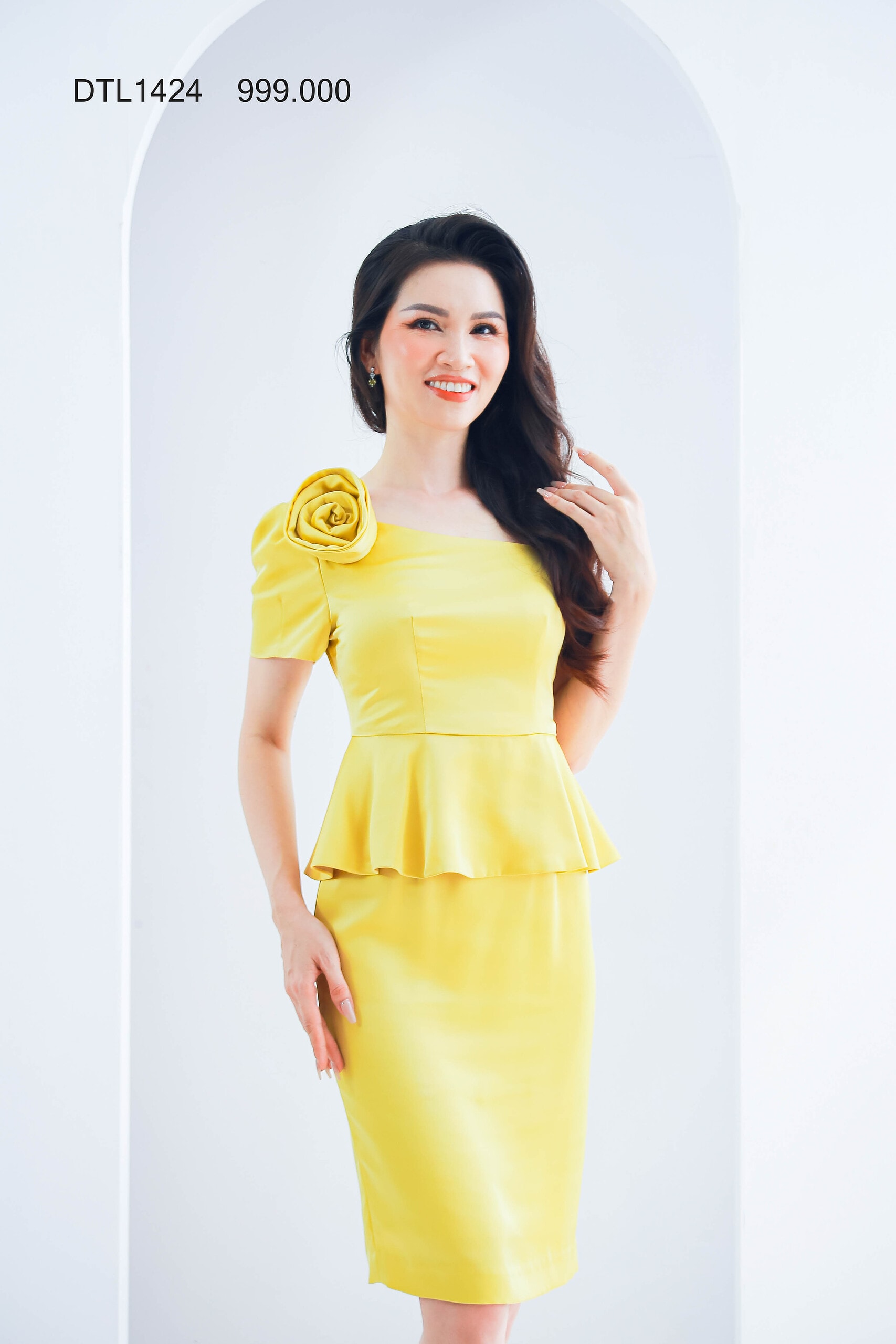 Đầm tiệc lụa, bông nổi bờ vai DTL1424